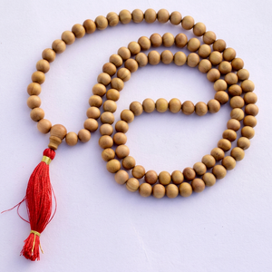 Collier de prière religieux en bois de santal poli, perles rondes Jap Mala hindoues - Product Image 1