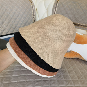 Nouveau Chapeau Bob d'Hiver en Cachemire Brodé Style Japonais Coréen Mignon Tricoté Coupe-Vent Chaud Polyvalent Chapeau de Pêcheur - Product Image 4