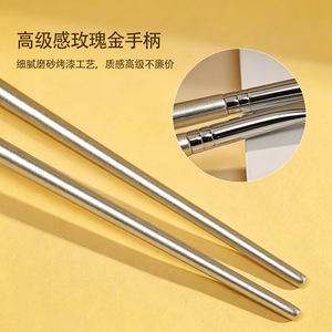 Pinceau eyeliner en forme de croissant, petite taille, poils synthétiques, manche en bois pour une application précise du maquillage des yeux - Product Image 1