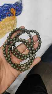 Pulsera de pirita hecha a mano con diseño único para la manifestación, terapia Reiki, sanación emocional y energía espiritual. Disponible para la venta. - Product Image 4