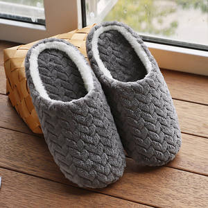 Chaussons d'intérieur pour femmes style japonais en fourrure, semelle souple, jacquard, pour sols en bois, avec peluche chaude pour l'automne et l'hiver, respirants - Product Image 3