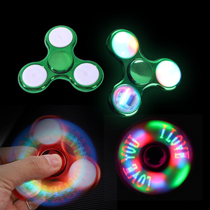 Tùy Chỉnh Ba Lá Ngón Tay Spinner Đầy Màu Sắc Màu Đen Công Nghệ Tay Spinnable Top Sáng Nhựa Fidget Spinner - Product Image 1