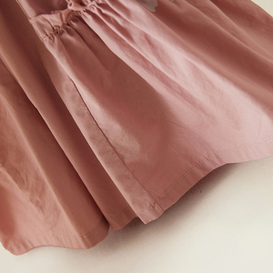 Ensemble deux pièces pour filles : Blouse à col Peter Pan et jupe à volants avec nœud – Tenue d'été décontractée et respirante pour enfants - Product Image 4