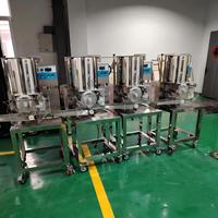 Machine automatique de formage de galettes de hamburgers en acier inoxydable commercial 30L 0,55kW 2100pcs/h, machine à faire des nuggets de poulet