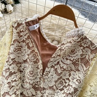 Nouvelle Robe Longue Femme Chic et Élégante à Manches Longues, Ornée de Perles et de Dentelle Creuse, Coupe Ajustée, Collection Automne