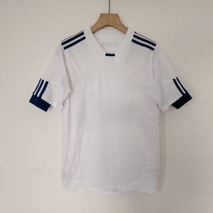 Camiseta de Fútbol Gris sin Estampado, Cuello Redondo, Corte Atlético, para Hombre, Diseño Personalizado para Equipos, Camiseta Deportiva de Alto Rendimiento - Product Image 6