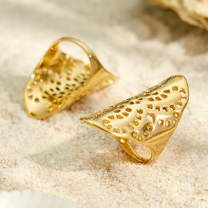 <span class=keywords><strong>Bague</strong></span> large minimaliste ajourée pour <span class=keywords><strong>femme</strong></span>, en acier inoxydable plaqué or 18 carats, texturée irrégulièrement, style statement, bijou - Product Image 2