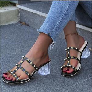 Sandalias de remache con punta en pico cuadrada para mujer, tendencia de verano, zapatos deslizantes transparentes para exteriores a la moda con tacón grueso para mujer - Product Image 1