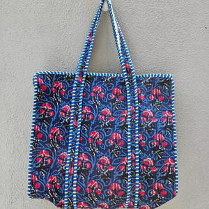 Bolsa de Mano de Algodón Azul y Rosa Hecha a Mano, Bolso con Estampado de Bloques Acolchado, Bolsa Reutilizable para Uso Diario, Regalo Sostenible para Mujeres - Product Image 1