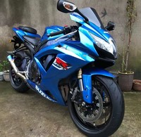 Motocicleta Deportiva de Alto Rendimiento Suzuki Gsx600 de 600 cc, Cuatro Cilindros en Línea, Refrigeración Líquida, EFI, ABS, Ideal para Entusiastas de las Carreras