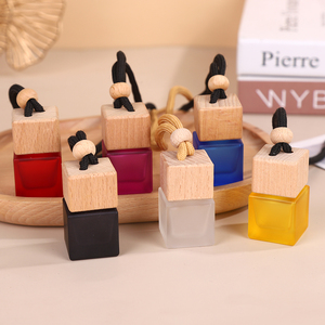 Juego de botellas de aceite esencial de vidrio coloreado de 8ml y 10ml, ambientador de ventilación de coche recargable y difusor de Perfume para el hogar con decoración colgante - Product Image 1