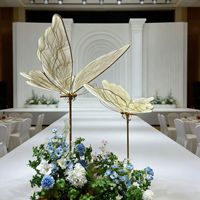 Nouveauté transfrontalière : Grandes lampes décoratives et lanternes lumineuses en forme de papillon, suspendues au plafond, pour la route, les mariages, les auditoriums et les scènes.