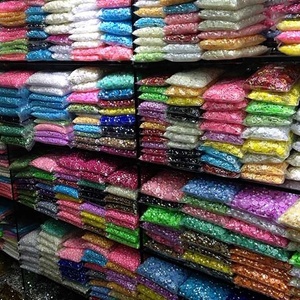 OLeeya Venta al por Mayor Perlas de Plástico de Diferentes Tamaños y Colores de Dibujos Animados, 100g 500g, Perlas Planas de Media Caña, Pedrería para Vasos - Product Image 5