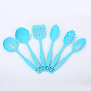 Ensemble d'ustensiles de cuisine <span class=keywords><strong>en</strong></span> <span class=keywords><strong>fonte</strong></span> de treize pièces tout nouveau pot à lait pot à soupe casserole avec couvercle et spatule pour la préparation des aliments - Product Image 4