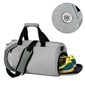 Muestras gratuitas de bolsas de viaje fabricadas por Source Factory incluyen zapatillas de lujo y bolsas de lona impermeables para hombres. - Product Image 5