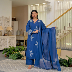 Ensemble Kurta d'été élégant en coton bleu royal premium 60x60 avec appliques brodées, pantalon et dupatta assortis pour femmes, vêtements ethniques - Product Image 1