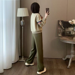 ชุดวอร์มกีฬาผู้หญิงคุณภาพสูงขายส่ง ชุดเซ็ท 2 ชิ้น เสื้อฮู้ดครอปและกางเกงจ็อกเกอร์ ชุดวอร์มไซส์ใหญ่สำหรับผู้หญิง - Product Image 5