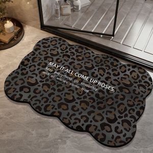 Alfombra de Baño con Estampado de Leopardo de Tierra Diatomeas, Forma Personalizada, Absorbente, de Secado Rápido, para Entrada de Baño y Uso Doméstico - Product Image 1
