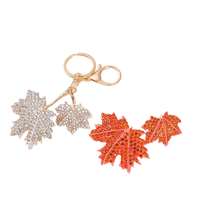 2025 luxe dessin animé Style strass feuille d'érable mousqueton porte-clés coloré Bling porte-clés pour sac à main pendentifs et porte-clés de voiture