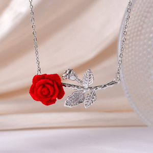 สร้อยคอจี้กุหลาบกำมะหยี่ชุบทอง18K พร้อมผ้านิรันดร์กุหลาบและผีเสื้อคริสตัลสำหรับเครื่องประดับแฟชั่นโรแมนติกสำหรับผู้หญิง - Product Image 2