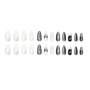 Faux ongles à presser gothiques dégradés noir et blanc, design 3D en métal avec épines, cœurs, étoiles argentées et rivets, finition brillante, forme amande, style punk, réutilisables - Product Image 5
