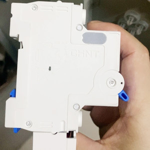 Fehlerstromschutzschalter NBPLE-63 Fehlerstromschutz-Schutzschalter 220V Haushalts-Hauptschalter Dreiphasen-Schutzschalter C63 - Product Image 2