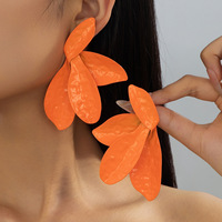 Perhiasan Fashion OEM/ODM Kedatangan Baru Anting Bunga Putih Mewah Ukuran Besar Kelopak Bunga Berlian Anting Daun Lukis Besar