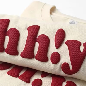 บริการ OEM เสื้อยืดพิมพ์ลายนูน 3 มิติ คุณภาพสูง สตรีทแวร์ลำลอง เสื้อยืดโอเวอร์ไซส์ทรงหลวมไหล่ตก ทรงบ็อกซี่ ตัดสั้นสำหรับผู้ชาย - Product Image 1