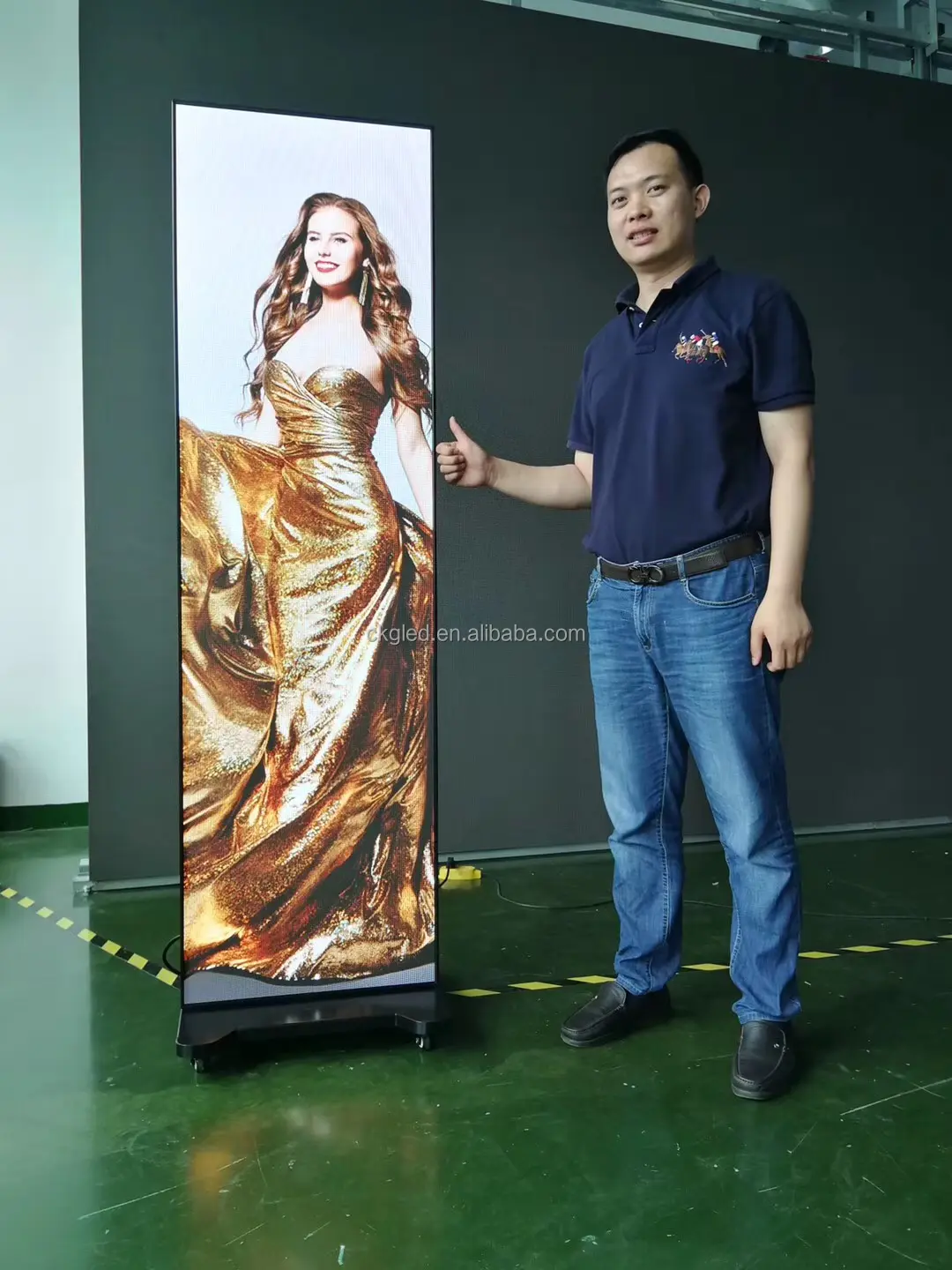 P2 P2.5 P3 floor standing led poster full color outdoor commercial advertising led display screen