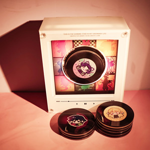 Aimant de réfrigérateur en acrylique Anime, tourne-disque vinyle rotatif avec éclairage, changement de chanson, motifs musicaux personnalisés - Product Image 2