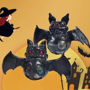 Pelota Antiestrés de TPR con Forma de Murciélago de Halloween de 14.5cm, Juguete Sensorial de Ventilación con Cuentas, Ideal para Bromas y Fiestas Infantiles - Product Image 4
