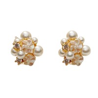 Boucles d'oreilles clous haut de gamme en laiton avec perles et zircons en forme de fleur