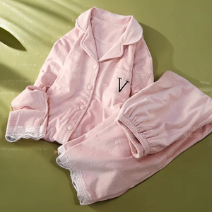 Conjunto de pijama de terciopelo suave para mujer, con cuello de solapa, ribete de encaje y letras bordadas, ideal para otoño e invierno, gran éxito de ventas. - Product Image 2