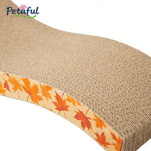 Op maat gemaakte moderne S-vormige golvende kattenbank met krabplank, duurzaam en milieuvriendelijk in kartonnen verpakking - Product Image 5