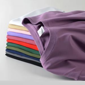 เสื้อยืดโอเวอร์ไซส์สีขาวพิมพ์โลโก้ทรงหลวมสำหรับผู้ชาย ผ้าคอตตอนออร์แกนิคซูพิมาพีมาผสมใยไผ่หวีพิเศษ 100% คุณภาพพรีเมียม แบบหนาพิเศษ - Product Image 1