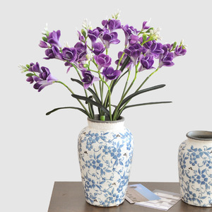 ดอกฟรีเซีย PU สัมผัสเหมือนจริง ดอกโฮสต้าปลอม สำหรับตกแต่งบ้านหรู งานแต่งงาน งานปาร์ตี้ ขายส่ง - Product Image 1