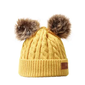 Tùy Chỉnh Logo Mùa Đông Trẻ Em Trẻ Em Cô Gái Gân Chéo Chunky Cáp Crochet Ski Knit Cap Beanie Hat Với Đôi Faux Fur Pom Pom