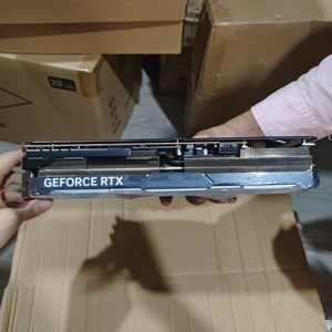 การ์ดจอ RTX 5090 32GB GDDR7 VENTUS 3X OC รุ่นใหม่ สำหรับเล่นเกมระดับไฮเอนด์และเวิร์กสเตชัน AI ระบายความร้อนด้วยพัดลม PCI Express - Product Image 4
