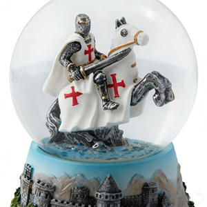Globo <span class=keywords><strong>de</strong></span> Nieve <span class=keywords><strong>de</strong></span> Resina Pintado <span class=keywords><strong>a</strong></span> Mano con Caballero Templario Medieval y Base <span class=keywords><strong>de</strong></span> Castillo, Regalo Único para Amantes <span class=keywords><strong>de</strong></span> la Historia - Product Image 5