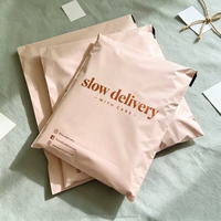 Sacs d'expédition en plastique polymailers à forte adhérence avec logo personnalisé imprimé pour l'emballage de vêtements, impression sérigraphique