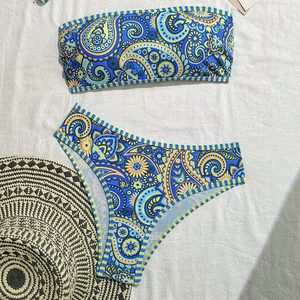 Set bikini da donna in 3 pezzi con stampa paisley blu, costume da bagno a triangolo con fascia e laccetti, outfit da vacanza - Product Image 1