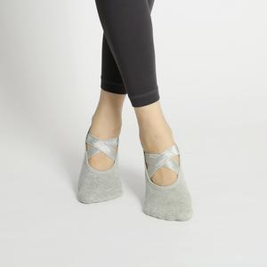Chaussettes de yoga en coton respirantes à logo personnalisé pour femmes, antidérapantes, tricotées pour le printemps, barre, trampoline, Pilates - Product Image 2