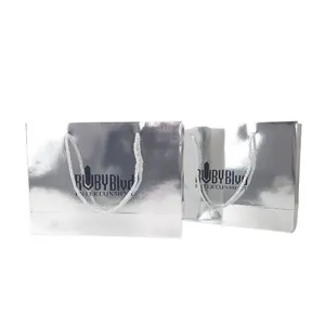 Sacchetti regalo di carta metallizzata argento di carta di nuovo stile di moda personalizzata Shopping Tote Bag sacchetto di carta metallizzata a specchio d'argento