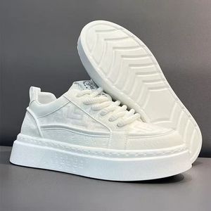 Zapatos deportivos blancos para hombre, transpirables, modernos, versátiles, casuales, aptos para adolescentes, antideslizantes, con suela gruesa y elevada. - Product Image 3