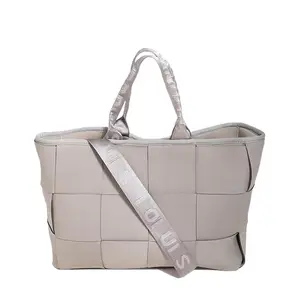 2024 yeni varış neopren Tote çanta moda Messenger Tote çanta kadınlar bayanlar kızlar için tasarımcı yaz çantalar ve çanta