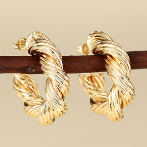 Orecchini a Cerchio Geometrici a Forma di Cuore per Donne, Gioielli Eleganti e Audaci - Product Image 3