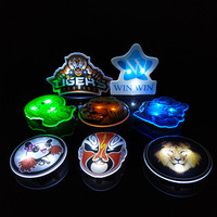 Badges promotionnels personnalisés en acrylique et plastique avec logo LED, badges nominatifs lumineux clignotants, vente en gros en Chine