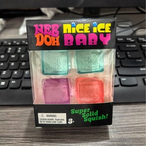 Juguete Sensorial Antiestrés en Forma de Cubo para Bebés, Juguete de Compresión con Sonido, Juguete Promocional - Product Image 3
