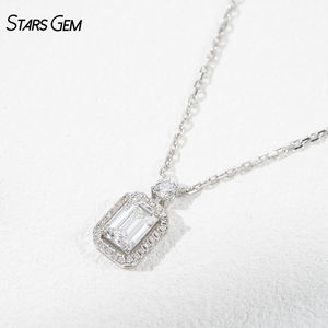 StarsGem Collier Pendentif Bouteille de Parfum en Or Massif 18K Plaqué Rhodium avec Diamant de Laboratoire 1,5 carat Taille Émeraude Sertissage Halo Classique - Product Image 4