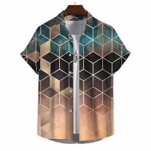 Camisa de Manga Corta para Hombre con Estampado Geométrico Degradado de Hexágonos, Camisa con Botones y Detalles Dorados para Uso Formal e Informal - Product Image 4